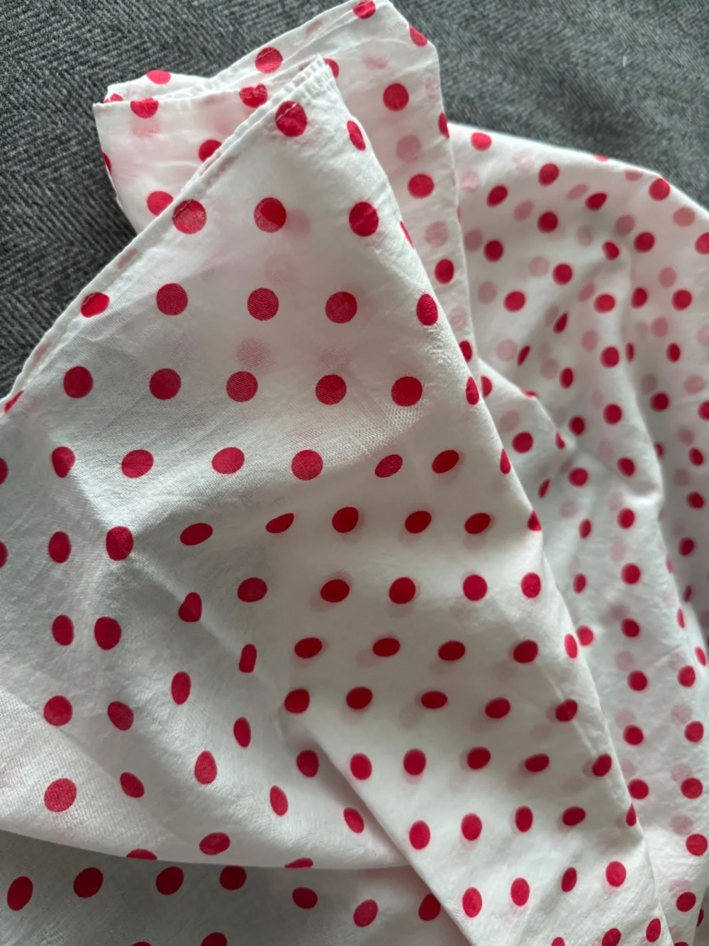 CATH KIDSTON, DARLING WHITE WITH RED POLKA DOT SCARF
